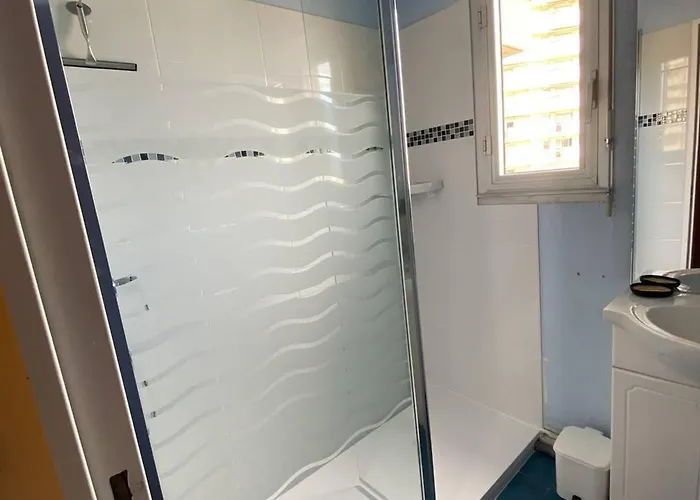 T2 Climatise Avec Parking A Plage, Proche - Fr-1-696-115 Apartment